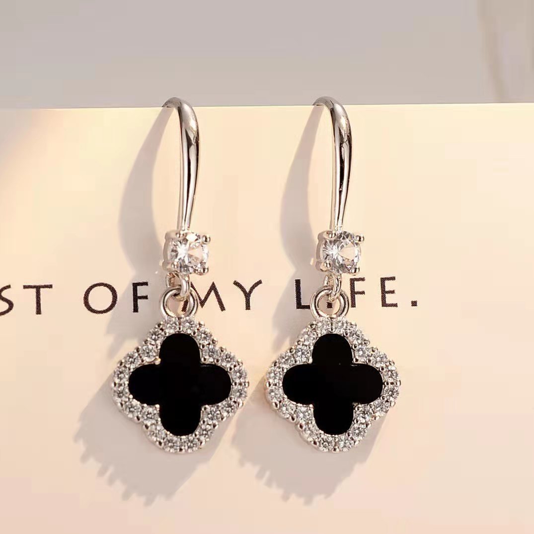 Stylish Women's Imitation Sier Clover Eardrops Ear Hook