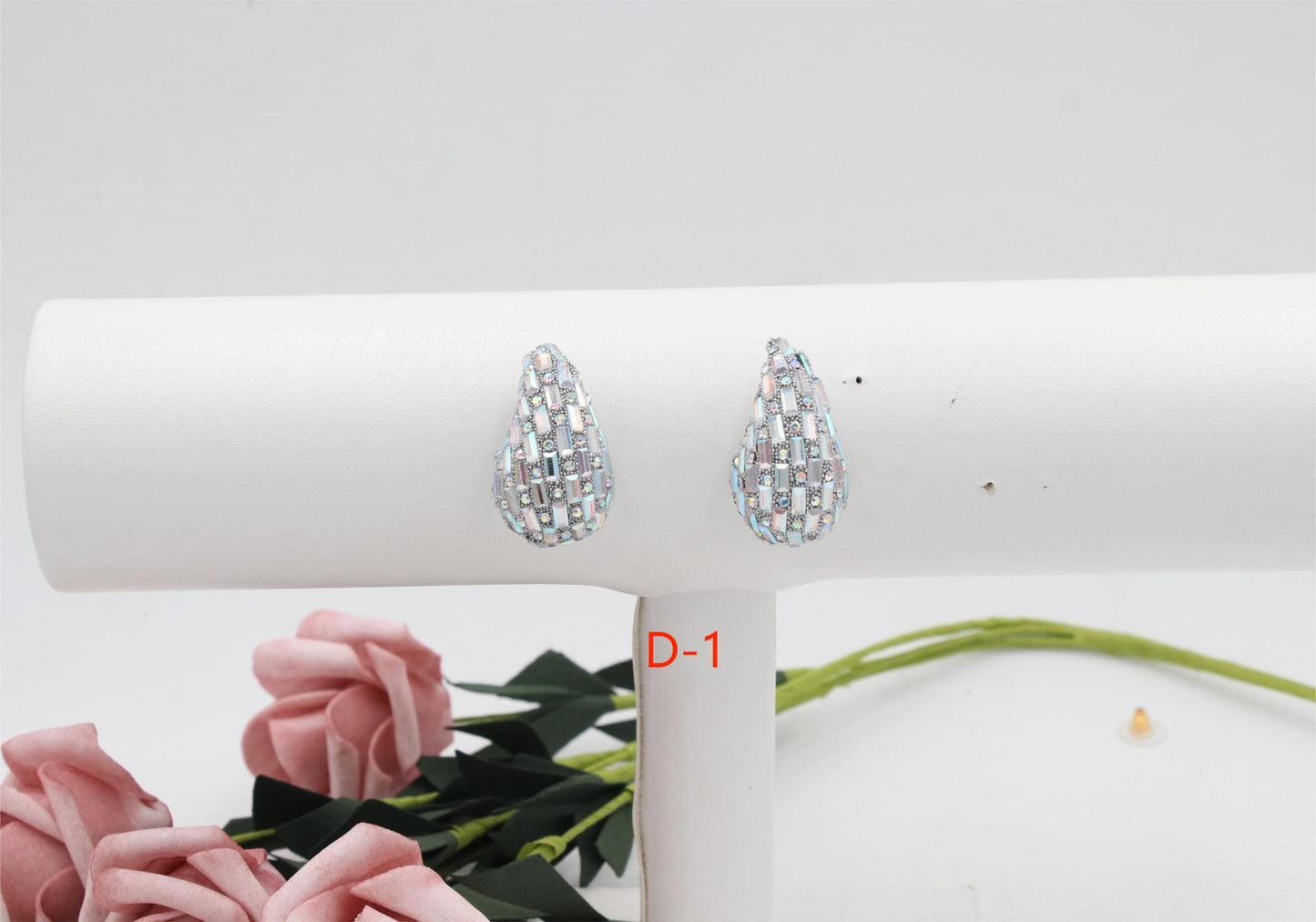Niche Comma Glass Full Diamond Light Luxury Fashion Earrings