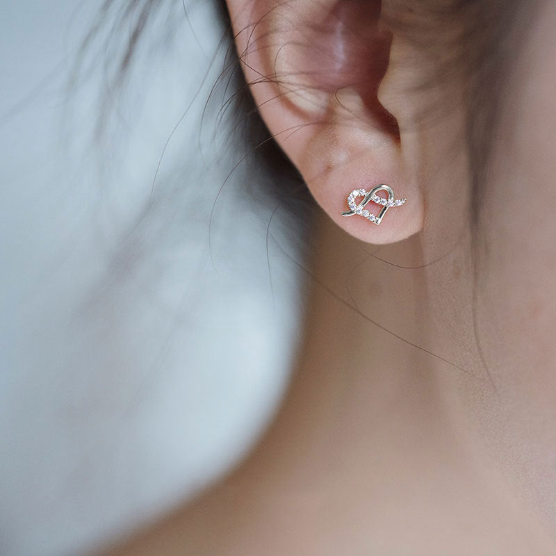 Women's Trendy Love Heart Simple Niche Light Stud Earrings