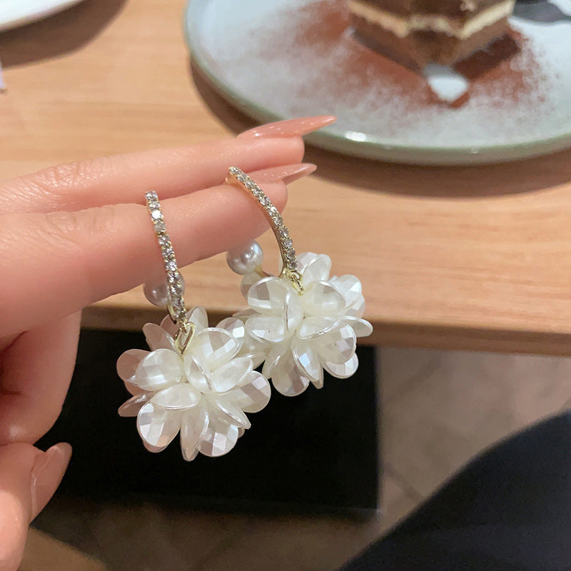Needle High-grade White Petal Style Fashion Stud Earrings