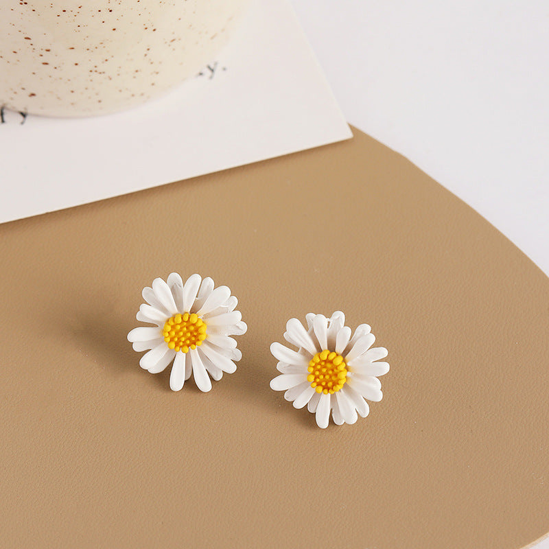 Women's Sweet Little Daisy Fresh Flower Korean Style Ear Clip Sier Stud Earrings