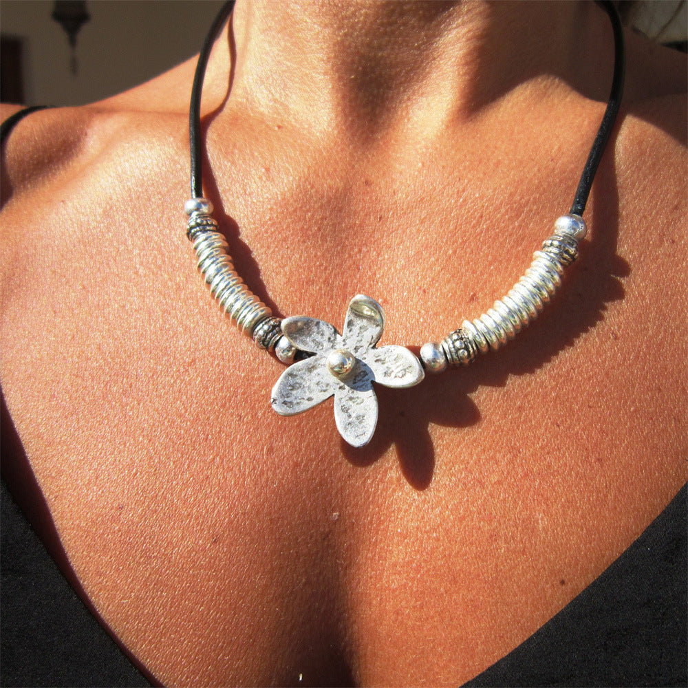 Women's Flower Corrugated Alloy Clavicle Chain Artistic Retro Style Necklace