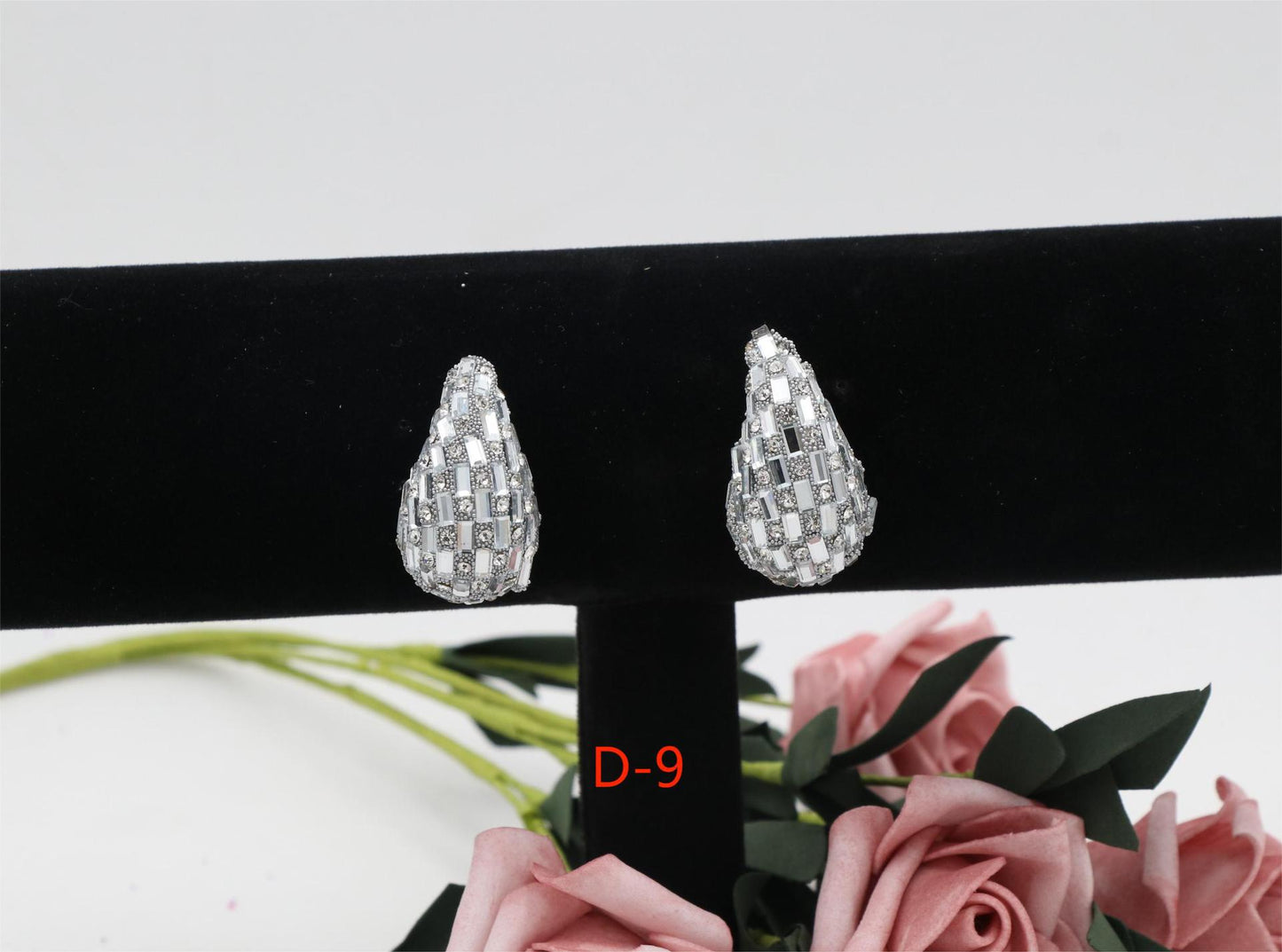 Niche Comma Glass Full Diamond Light Luxury Fashion Earrings