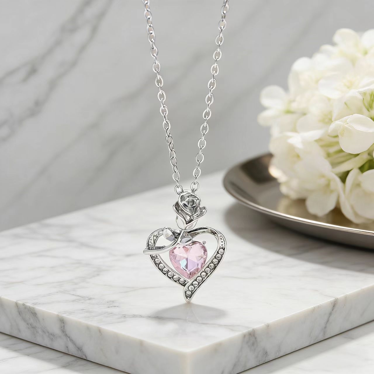 Love Rose Niche High-grade Clavicle Chain Simple Fashion Elegant Necklace