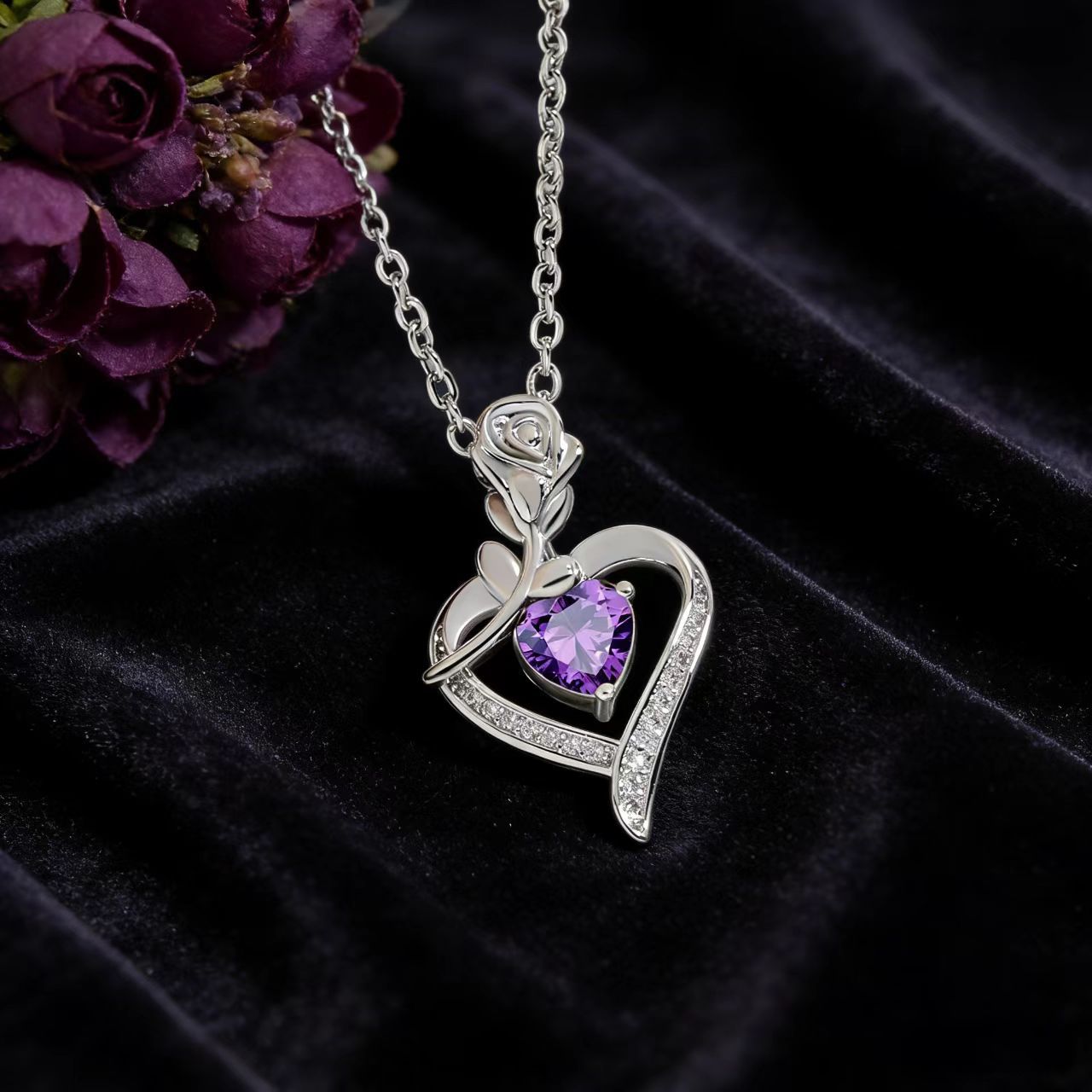 Love Rose Niche High-grade Clavicle Chain Simple Fashion Elegant Necklace