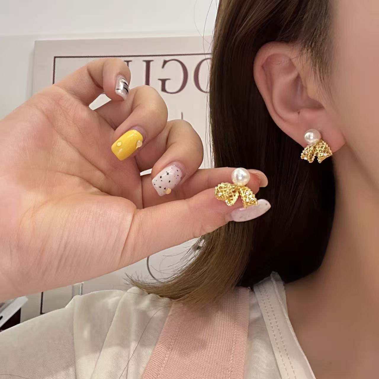 Hollow Bow Pearl Female Fashion High Sense Bud Stud Earrings