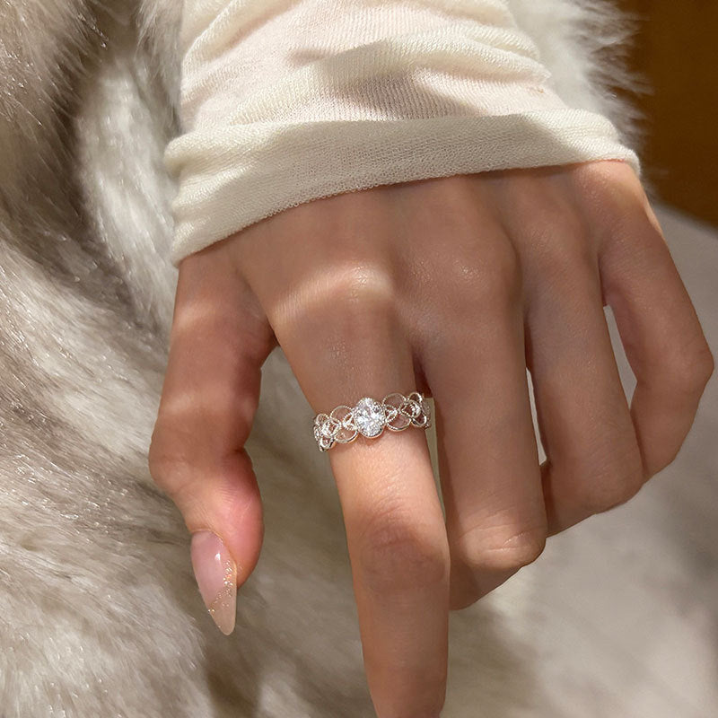 Women's High-grade Lace Hollow Shiny Diamond Mild Luxury Retro Fashion Rings