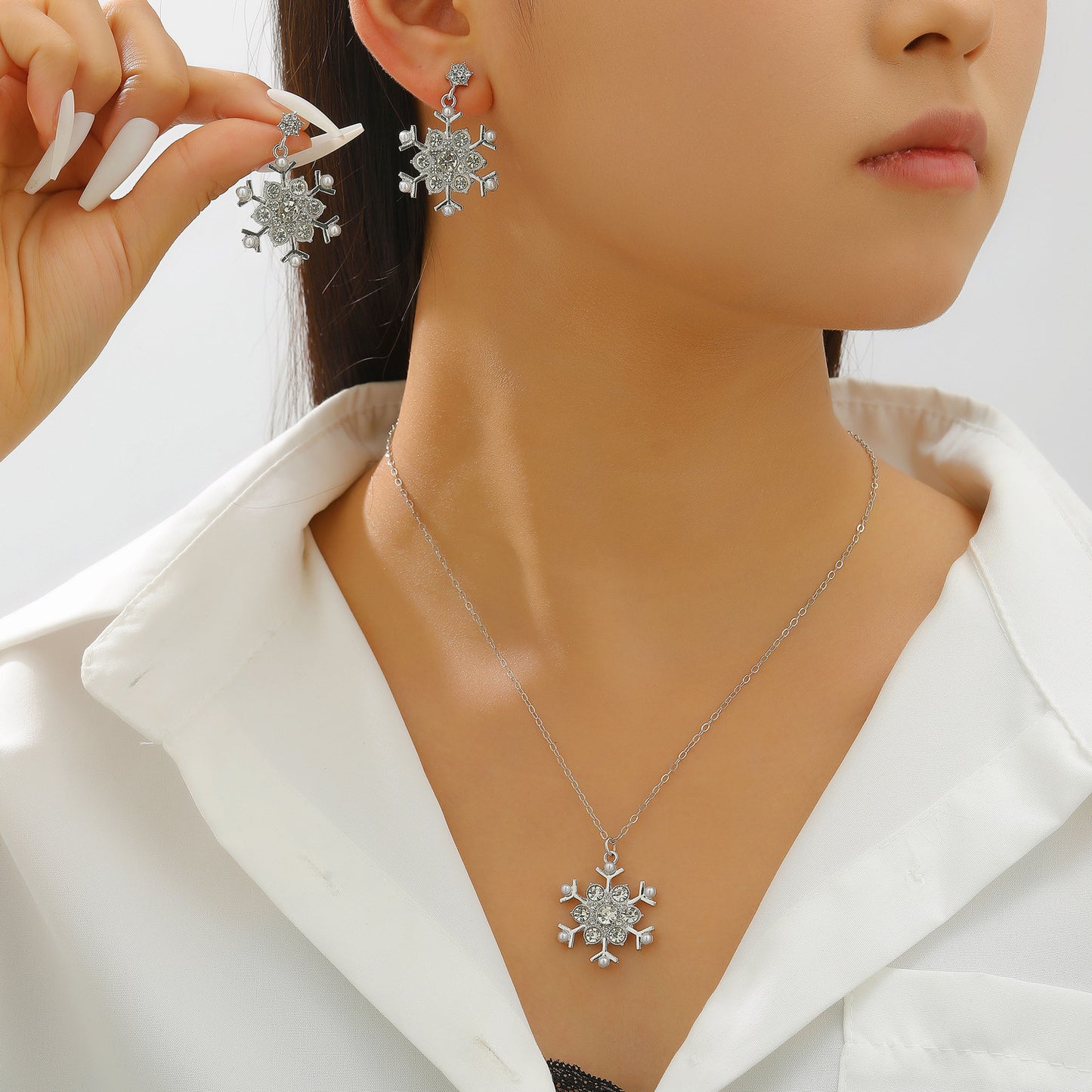 Graceful Full Diamond Alloy Snowflake Ear Valentine's Jewelry Set