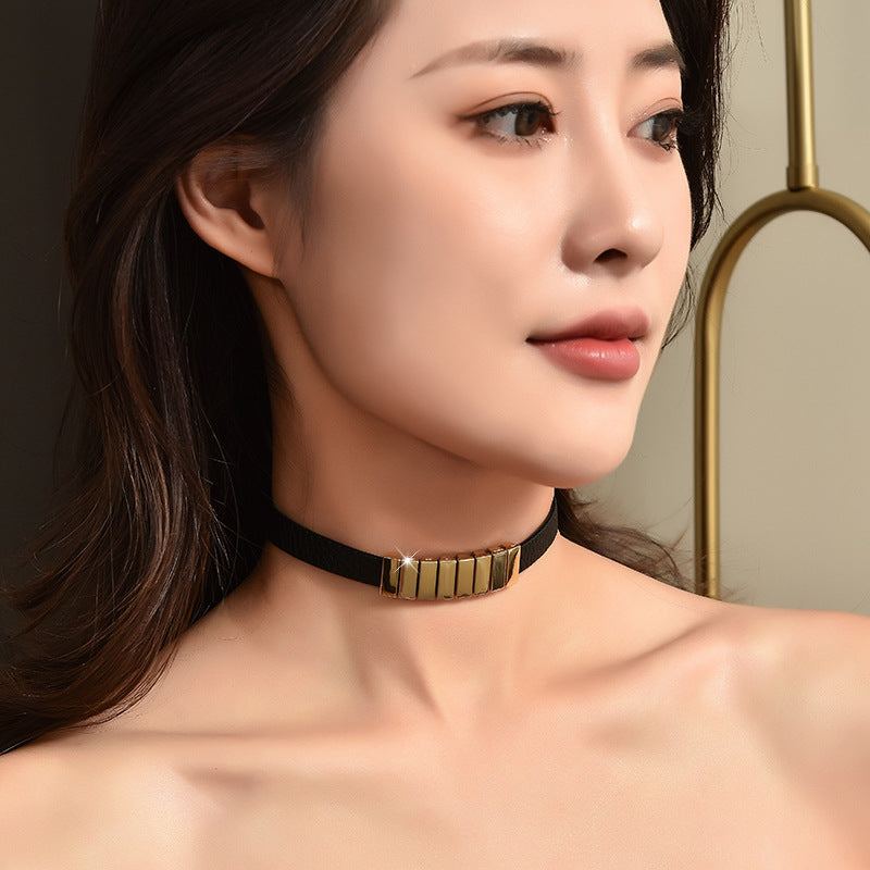 Women's Leather Fashion Pull Geometric Block Stitching Adjustable Clavicle Collar