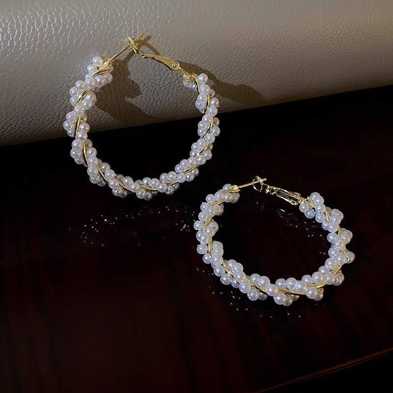 Women's Luxury Temperament Circle Pearl Trendy Ear Clip Niche Earrings
