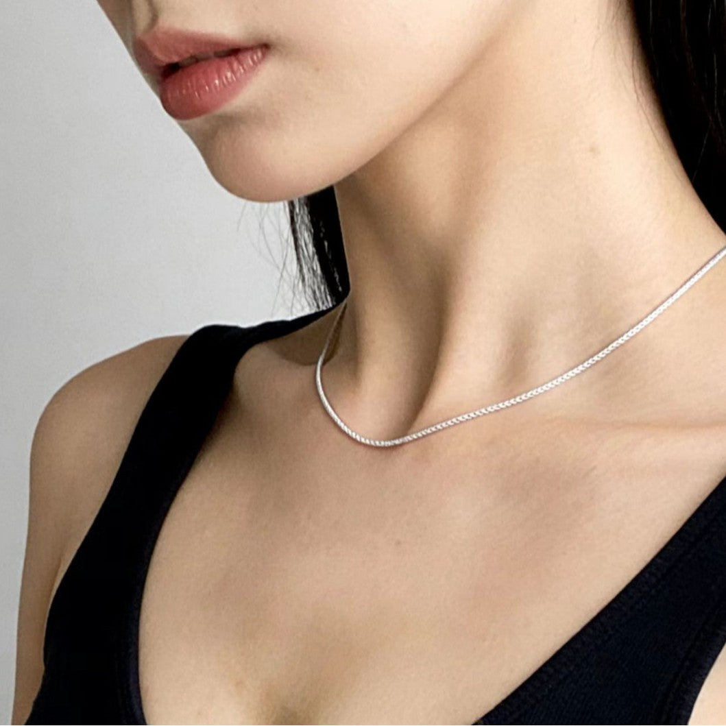 Women's Italian Clavicle Chain Neck Simple Flash Necklace