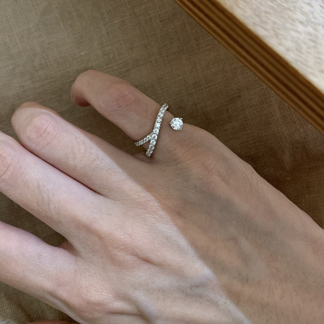 Exquisite Design Cross Meteor Light Luxury High Sense Ring