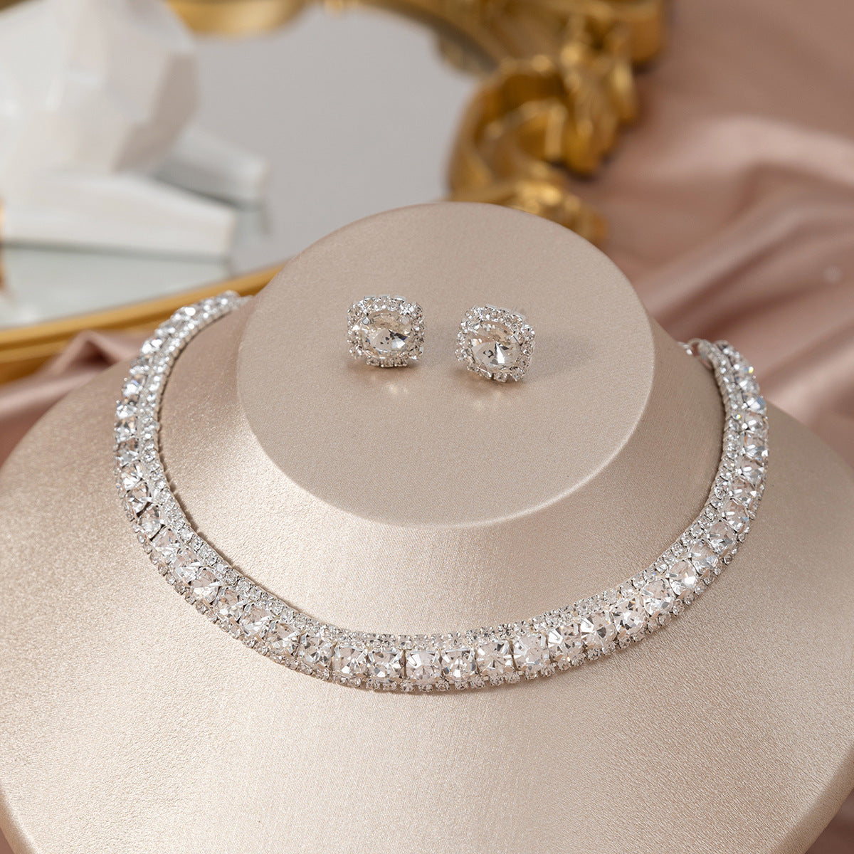 Diamond Square Light Luxury Clavicle Chain Elegant Necklaces