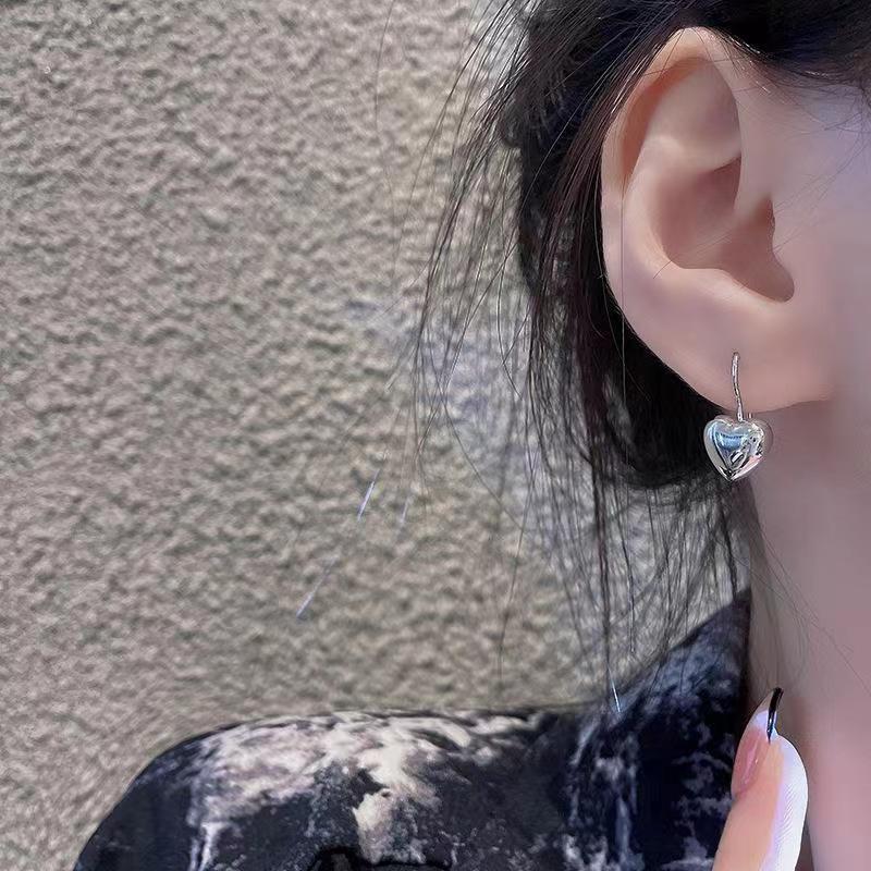 Women's Minority Three-dimensional Love Heart Fashion Design High Stud Earrings