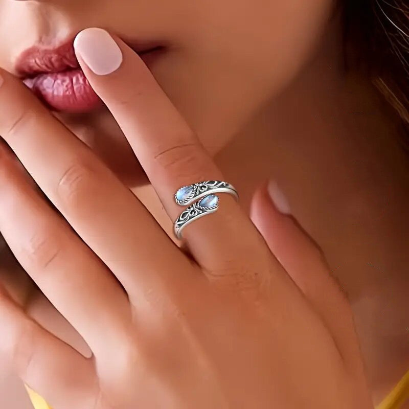 Moonstone Hollow Victoria Vintage Embossed Bow Rings