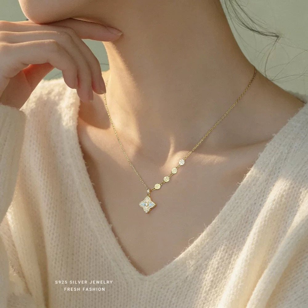Clover Female Clavicle Chain Light Luxury Birthday Gift High Sense Necklaces
