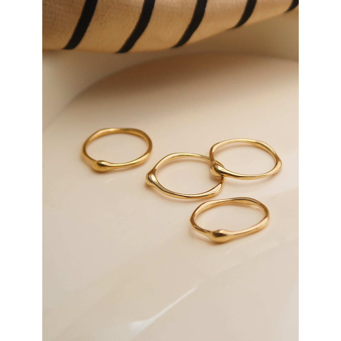 Women's Convex Angle Single Personality Round Surface Stacked Rings