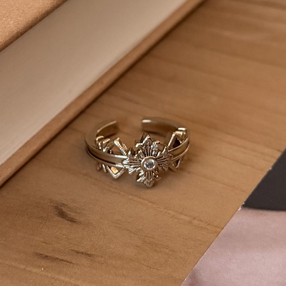 Women's Full Rhinestone Zircon Saturn Niche High-grade Light Ring
