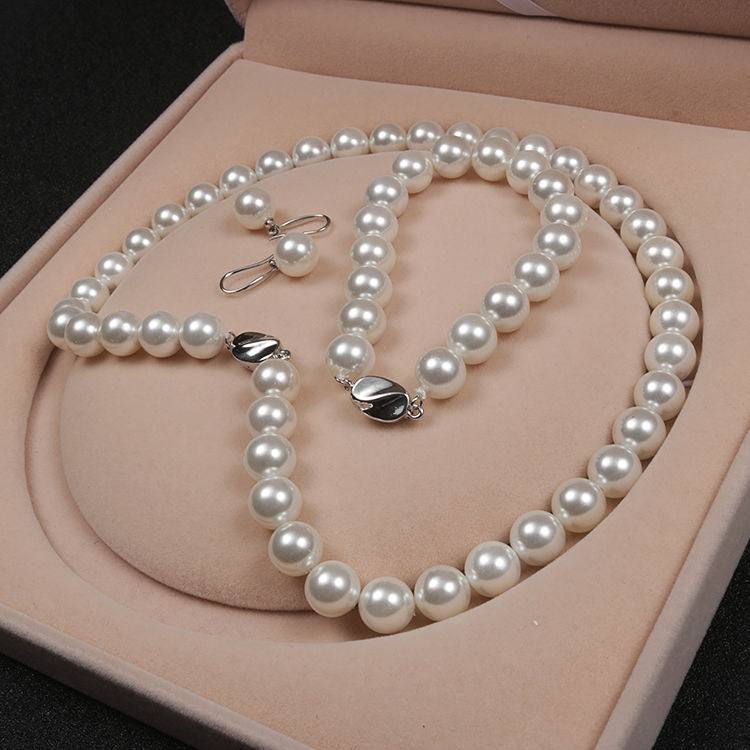 Women's Pearl Bright Retro Sweet Elegant Graceful Earrings