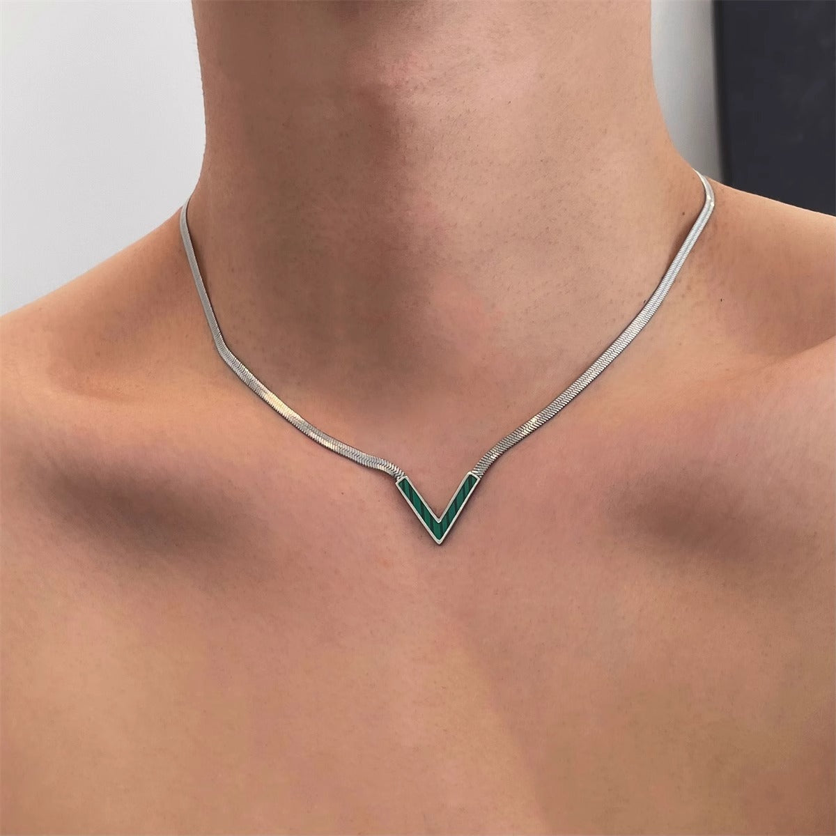 Women's Steel V-shaped Light Luxury High-grade Flat Snake Collar