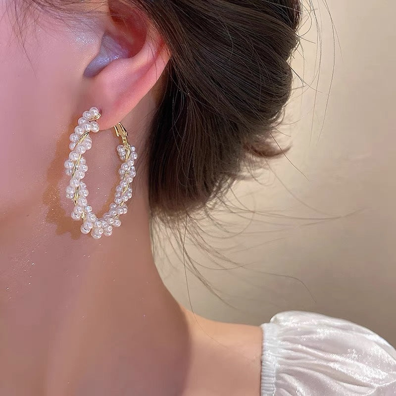 Women's Luxury Temperament Circle Pearl Trendy Ear Clip Niche Earrings