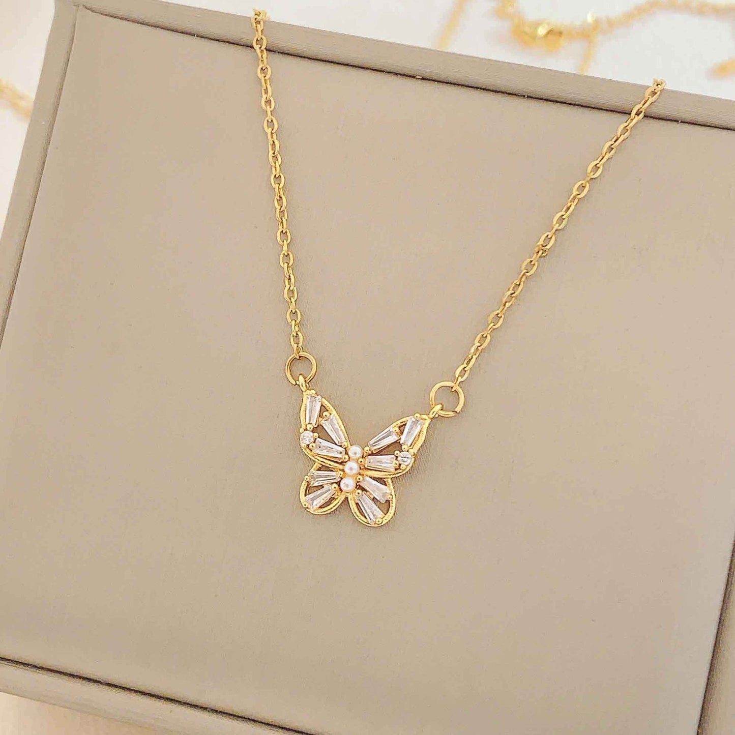 Women's Cute Graceful Titanium Steel Versatile High-grade Necklaces