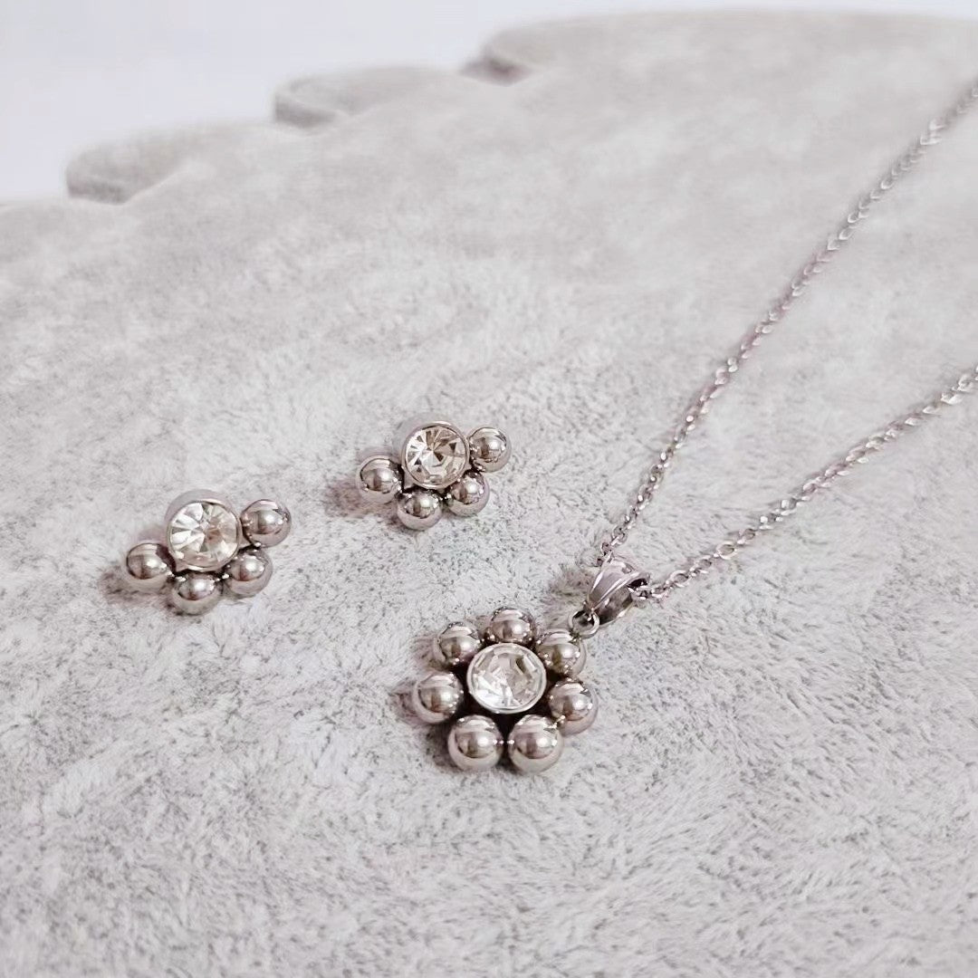 High Quality Color Protection Light Luxury Titanium Necklaces
