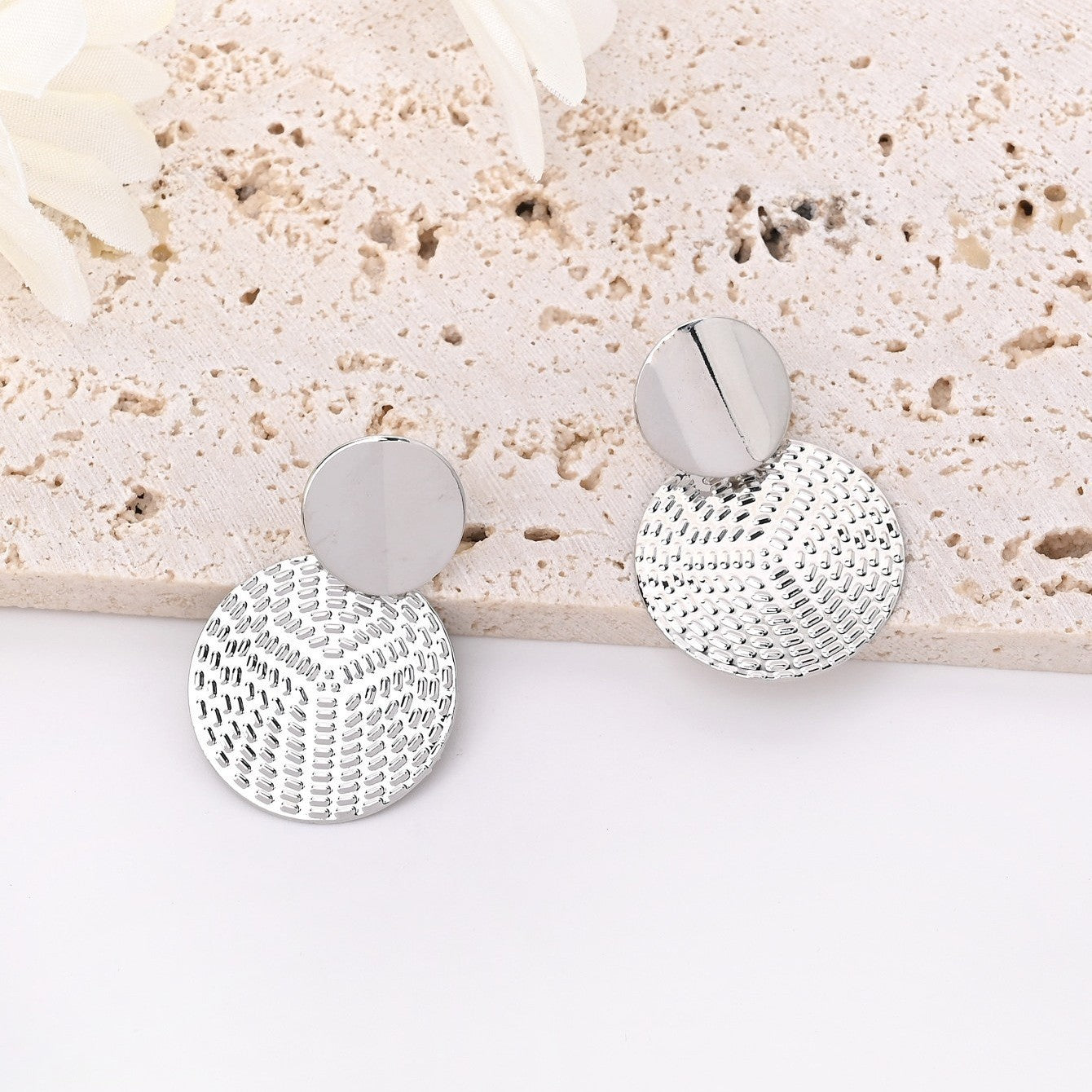 Women's Personality Metal Geometry Retro Aloofness Style Earrings